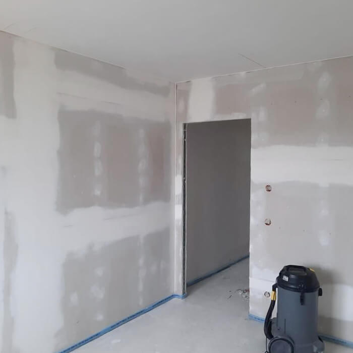 1-3_trockenbau-muenchen-spachteln-gebaeude-decke-gipskarton-roland-vasi.jpg